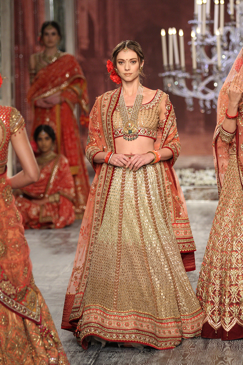 Tarun Tahiliani-india-couture-week-bridal-dresses-16