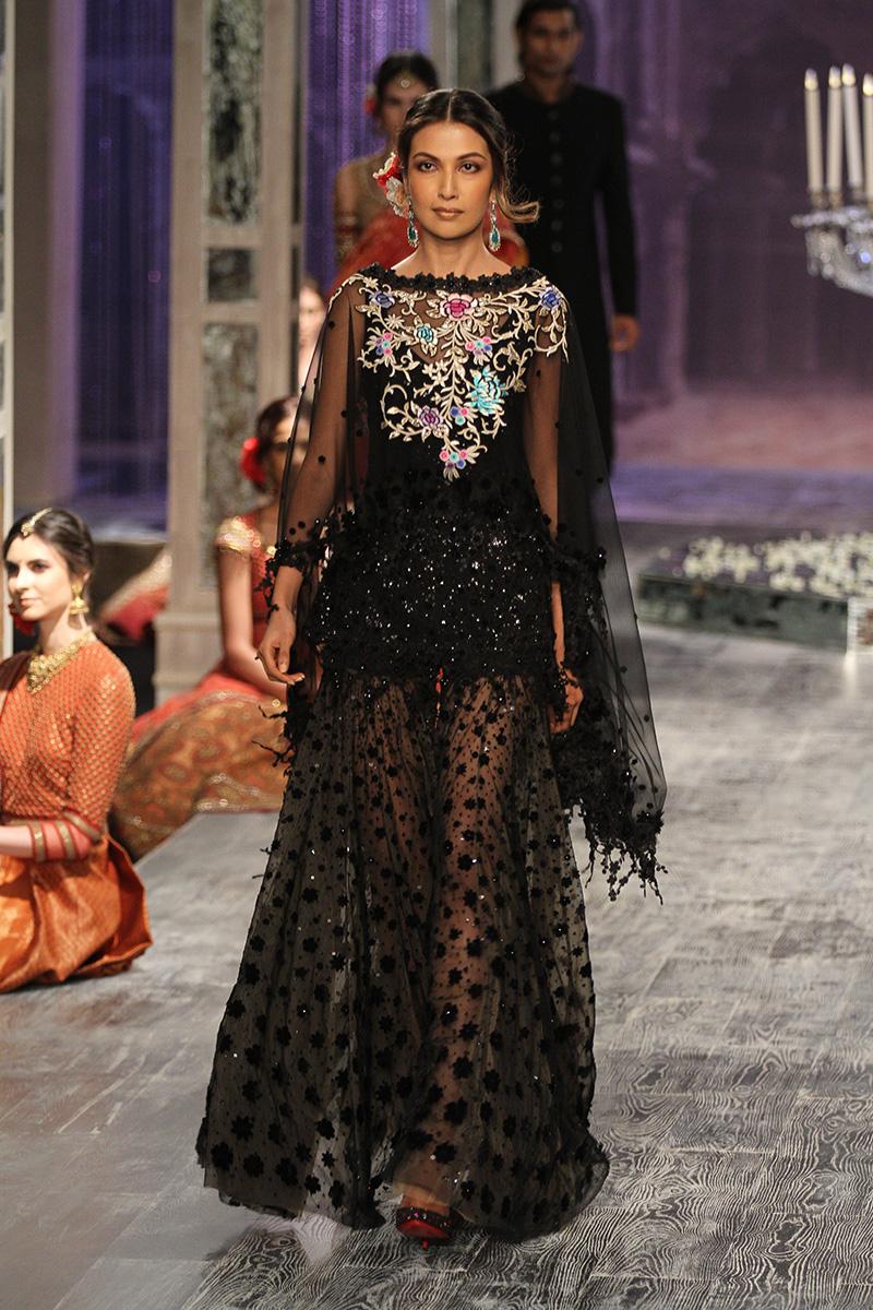 Tarun Tahiliani-india-couture-week-bridal-dresses-17