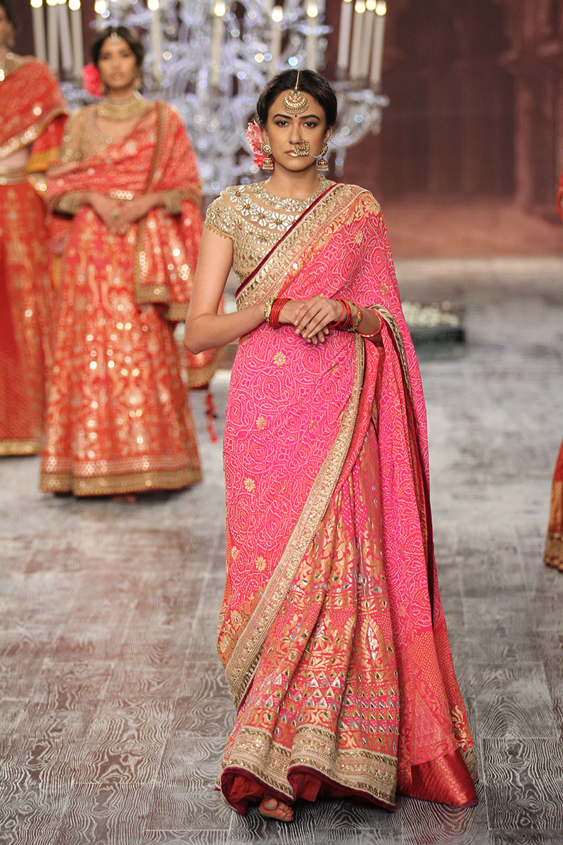 Tarun Tahiliani-india-couture-week-bridal-dresses-19