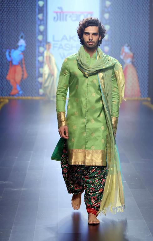 Gaurang-Collection-at-lakme-fashion-week-13