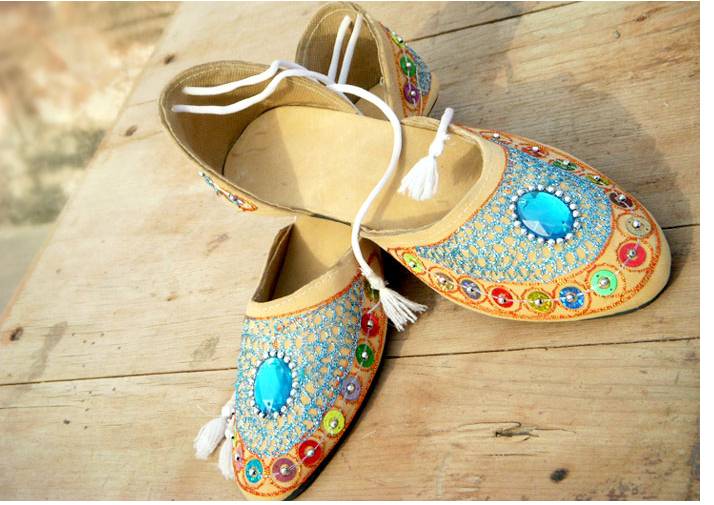 womens-beaded-embroidered-leather-khussa-shoes-2017-11