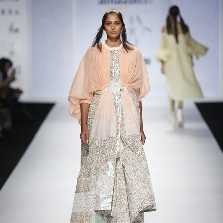 amit-aggarwal-latest-indian-dresses-at-amazon-india-fashion-week-2017-9