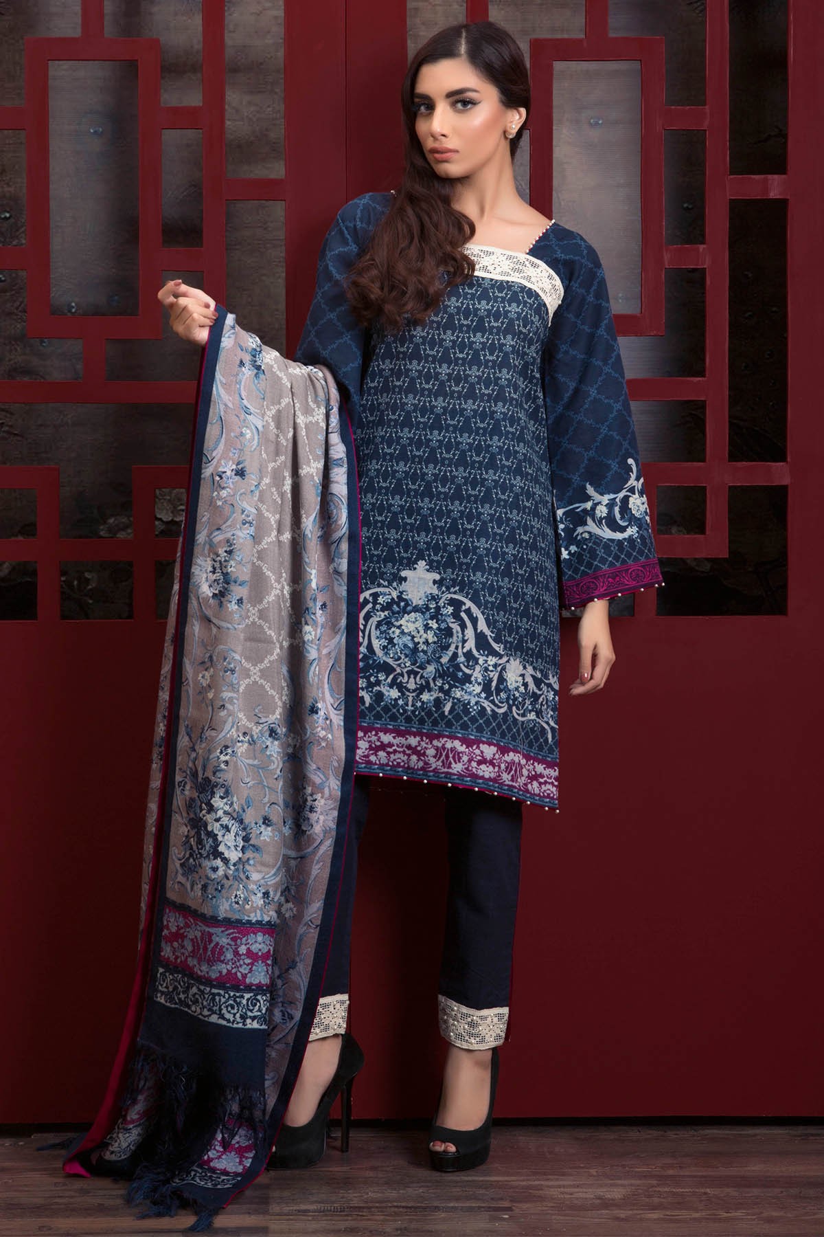 pashmina-woolen-shawl-winter-collection-alkaram-textile-6