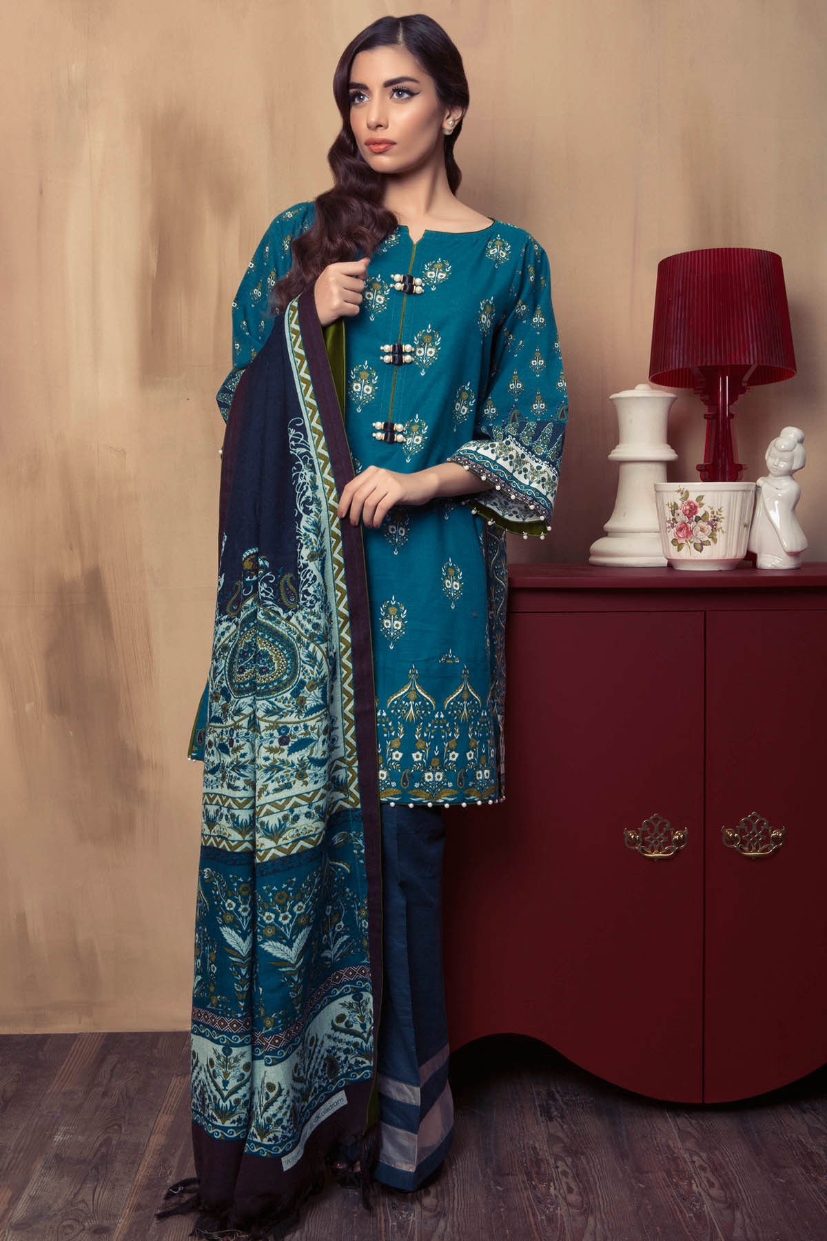 pashmina-woolen-shawl-winter-collection-alkaram-textile-7