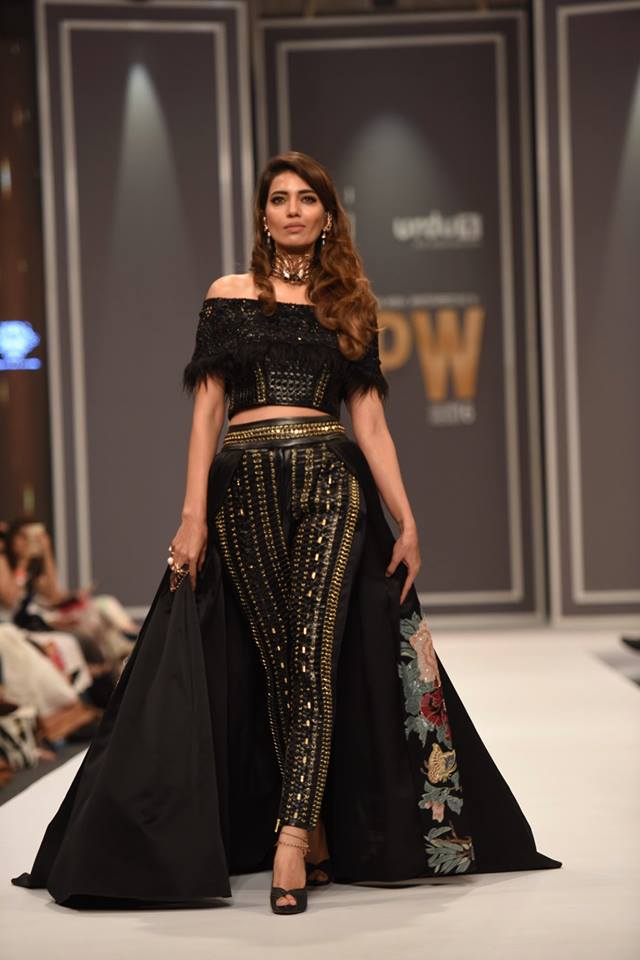 shehla-chatoor-bridal-collection-at-fpw-winter-festive-2016-10